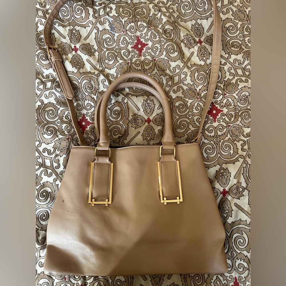Women shoulder bag tan
